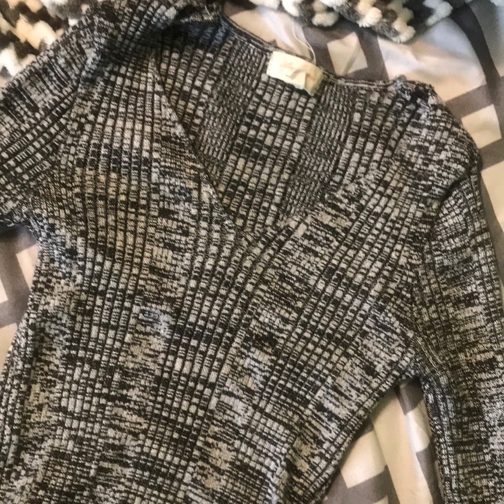 sweater - Picture 2 of 3